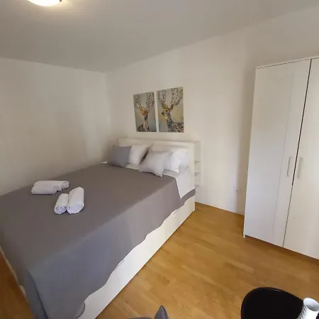 Apartment Leela *